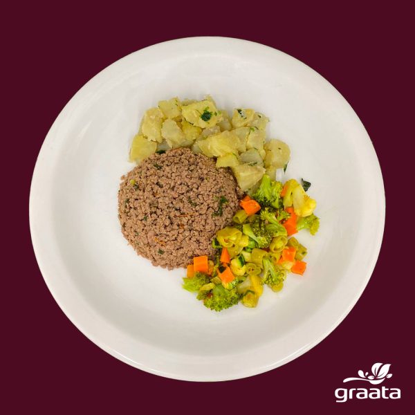 Patinho moído batata doce sauté e legumes