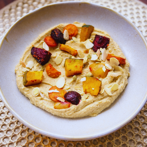 Hummus com legumes assado