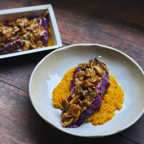 Ragu de cogumelos com repolho roxo assado