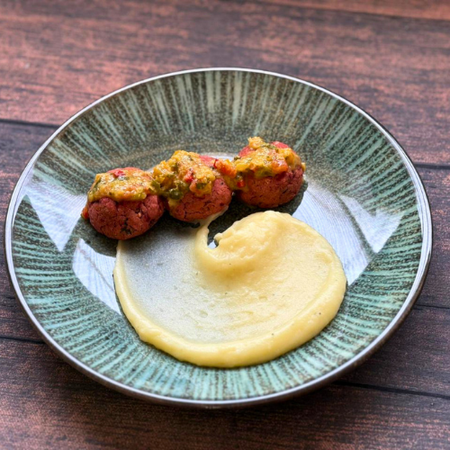 Almôndegas vegetais com purê ao molho de coco