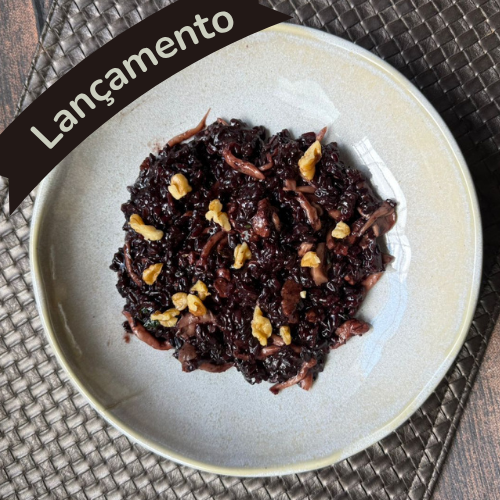 Risoto de arroz negro com filé mignon e shimeji